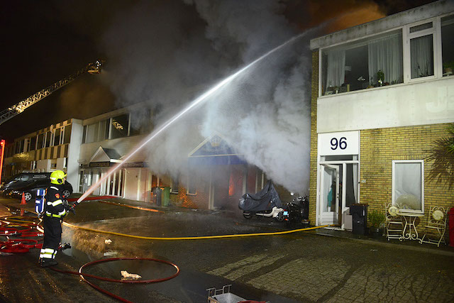 2018/47/20180218-02u53 GB 033 Zeer grote brand Jan van Gentstraat.jpg